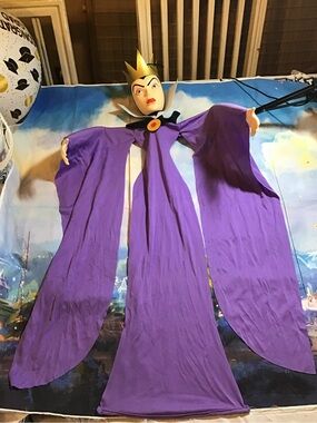 The disney villains poseable evil queen hanging decor -nwt